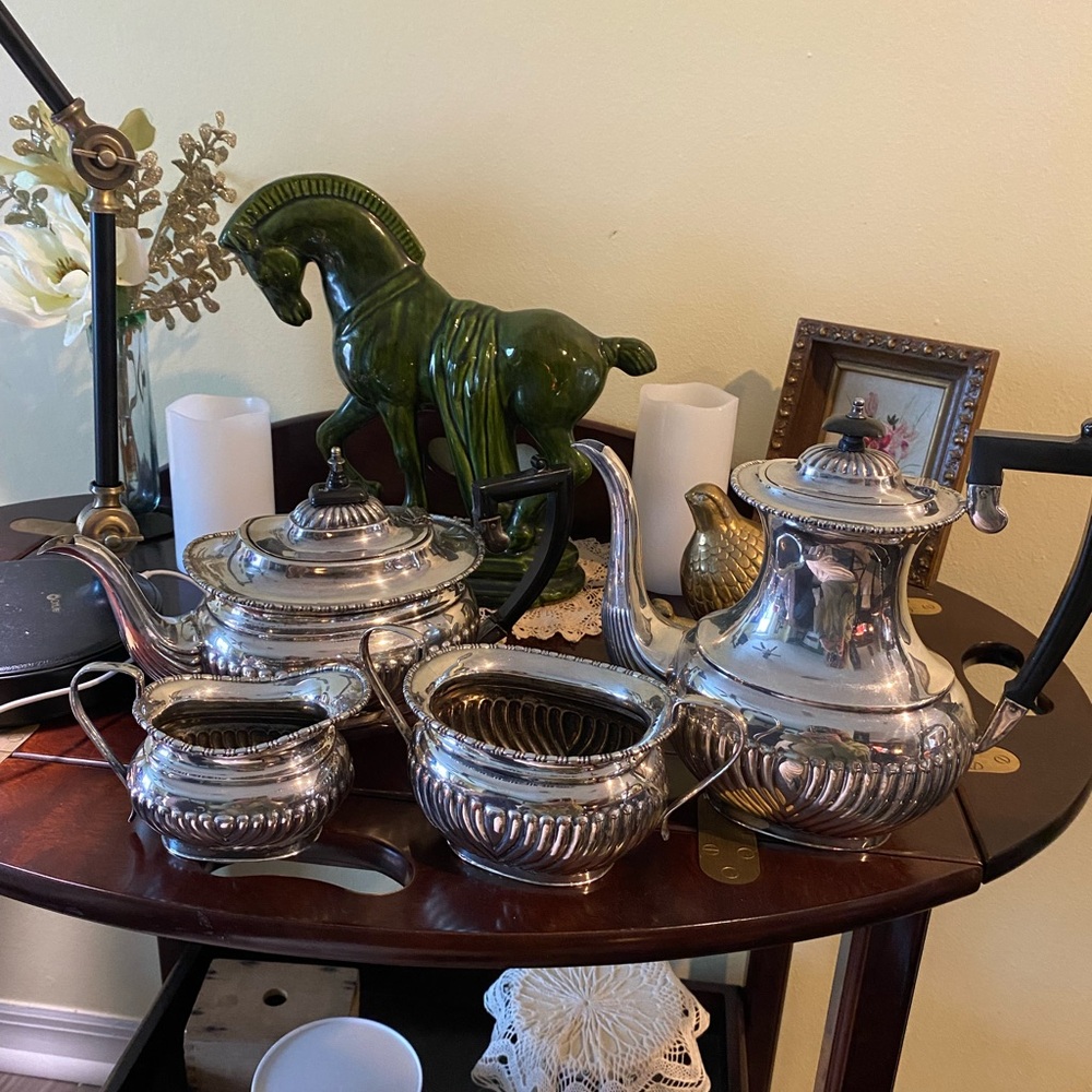 Antique 4 Piece Sheffield Silver Plated Tea &Coffee Pots Creamer and Sugar - Picture 4 of 9